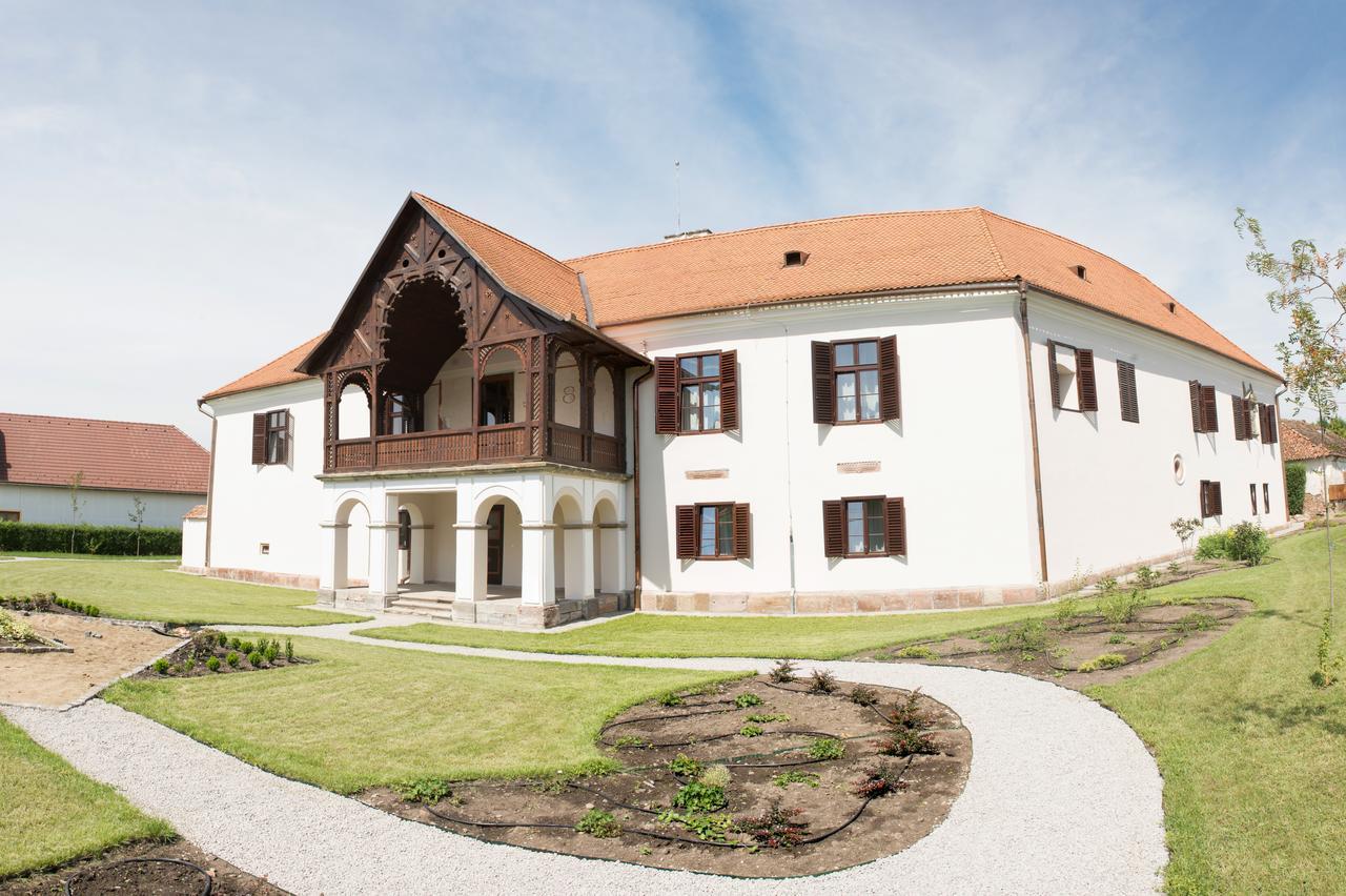 Castle Hotel Daniel Baraolt Exteriör bild